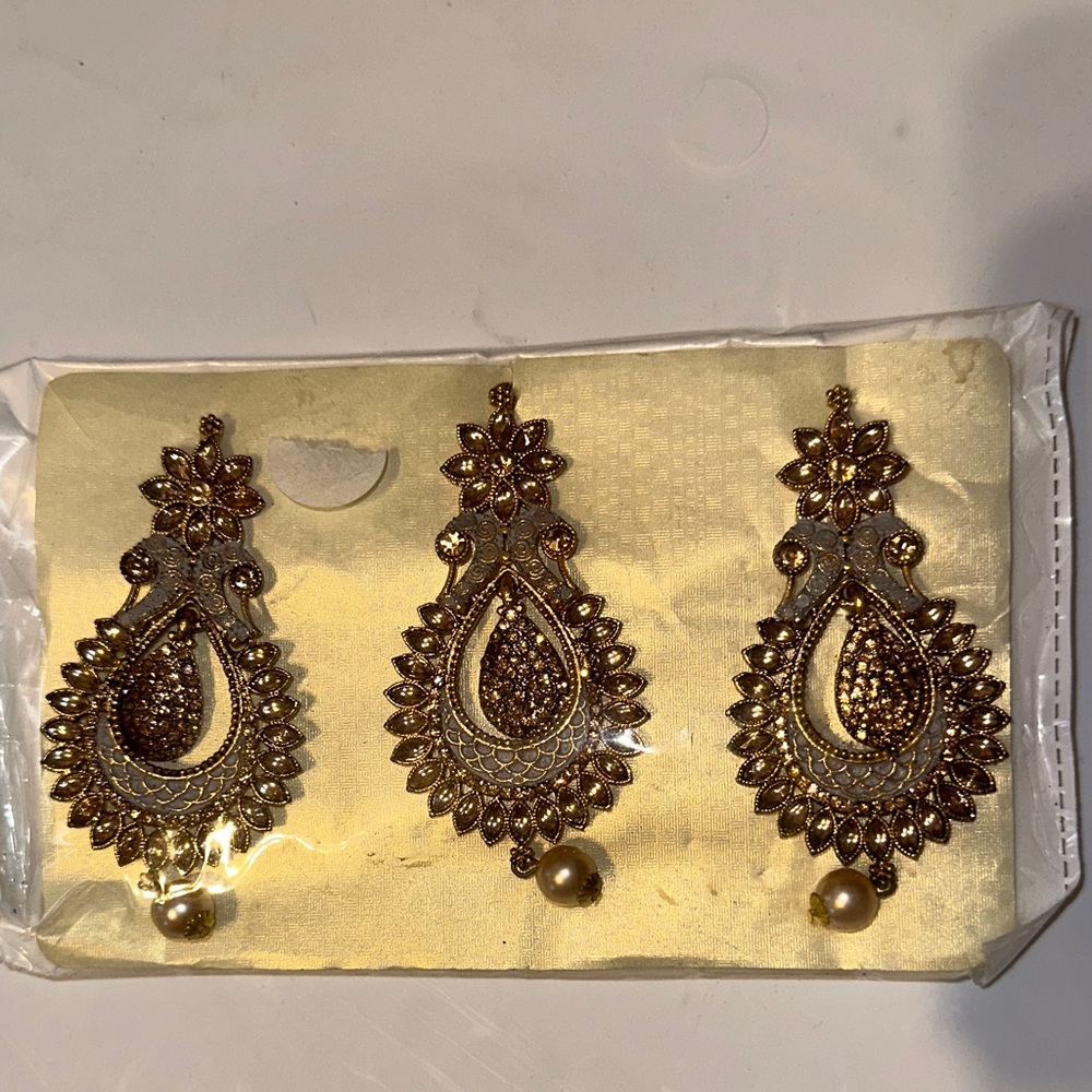 Elegant Gold and Silver Drop Earrings and Tikka Set